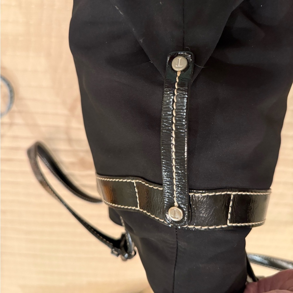 Tod's Black Shoulder Bag with Structured Design - Picture 9 of 13